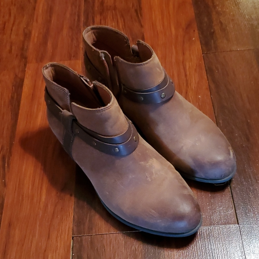 Clark's brown ankle boots sz 7